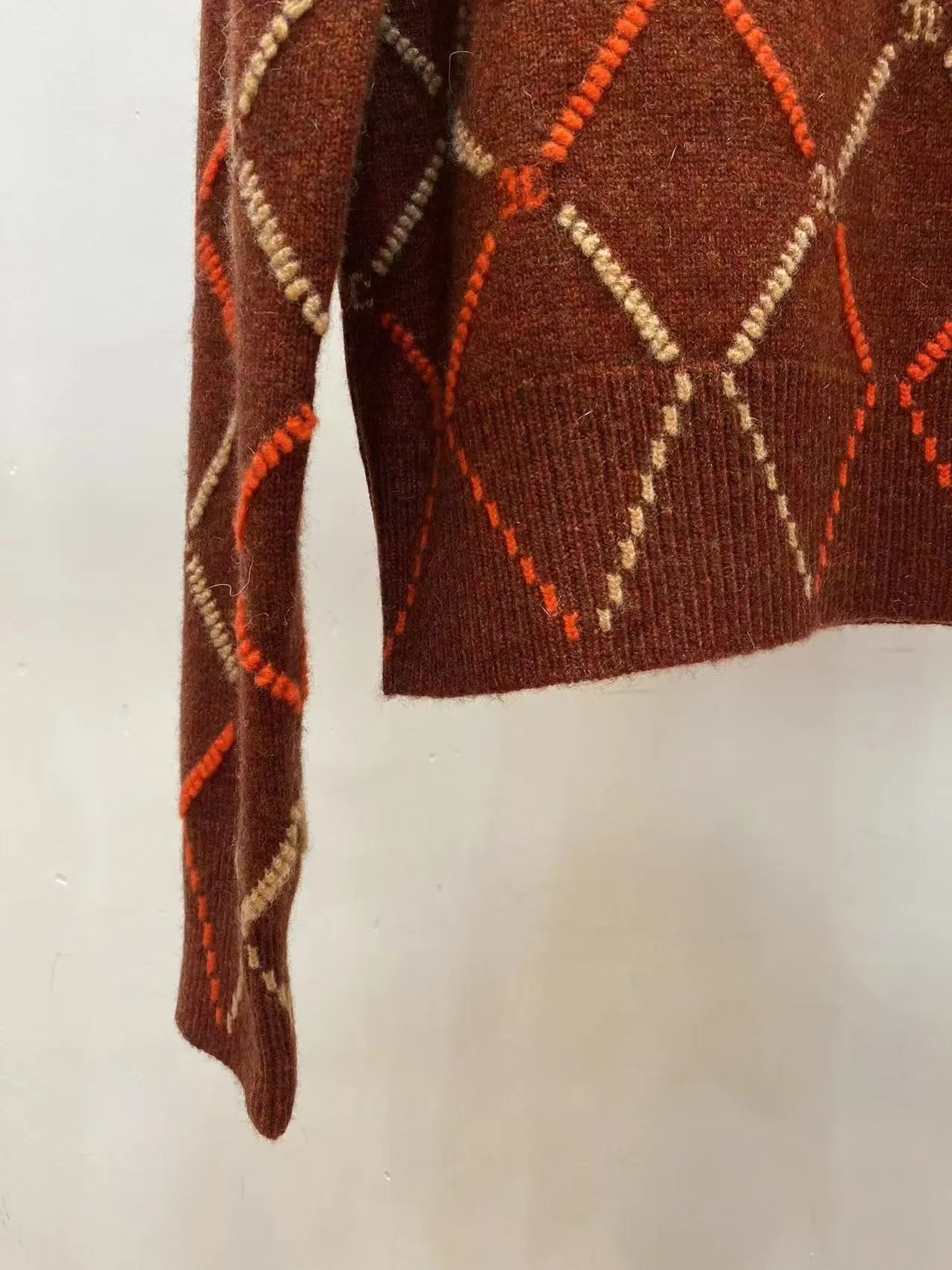 New cashmere crew neck sweater