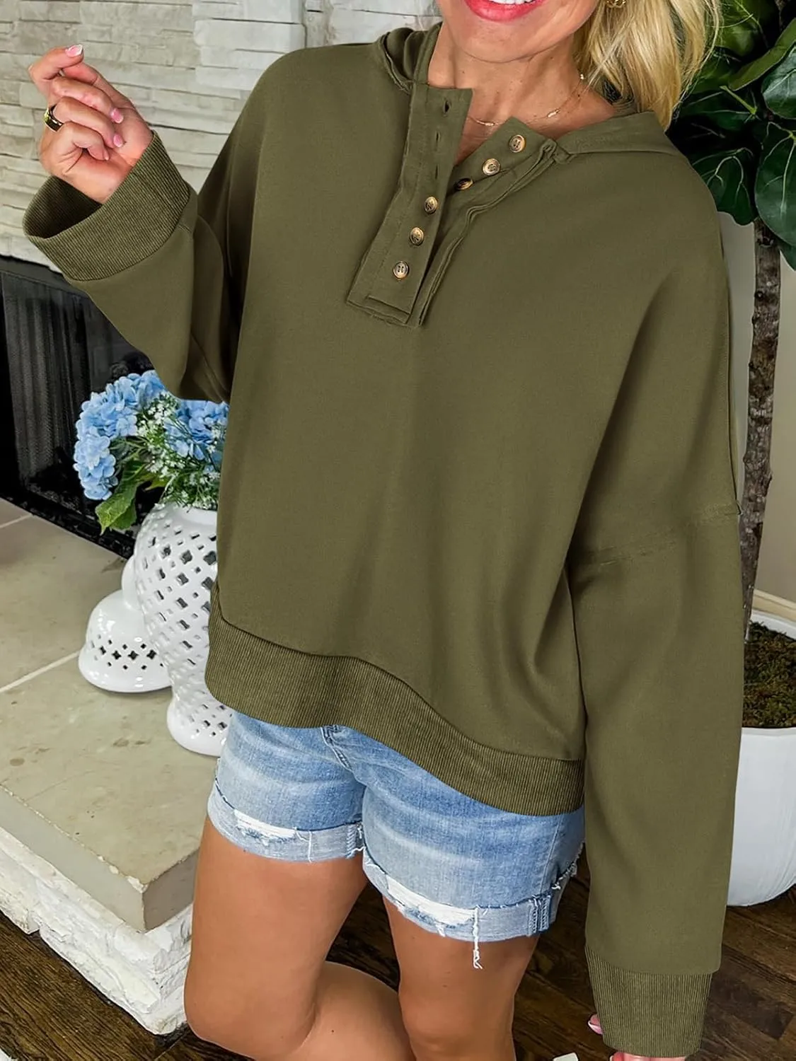PRETTYGARDEN Womens Cropped Sweatshirt Hoodies Long Sleeve V Neck Button Hooded Pullover Tops 2024 Fall Trendy Outfits